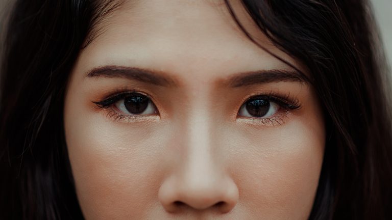 Top 7 Tools to Do Your Own Eyelash Extensions