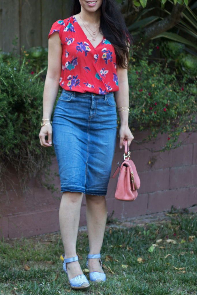 I am sharing over 18 floral tops from Stitch Fix and how I styled them. From distressed denim, platform sandals to mini purses, I love dressing up my Stitch Fix tops for spring. Keep reading to see how I styled my Stitch Fix tops for some stylish spring outfits.