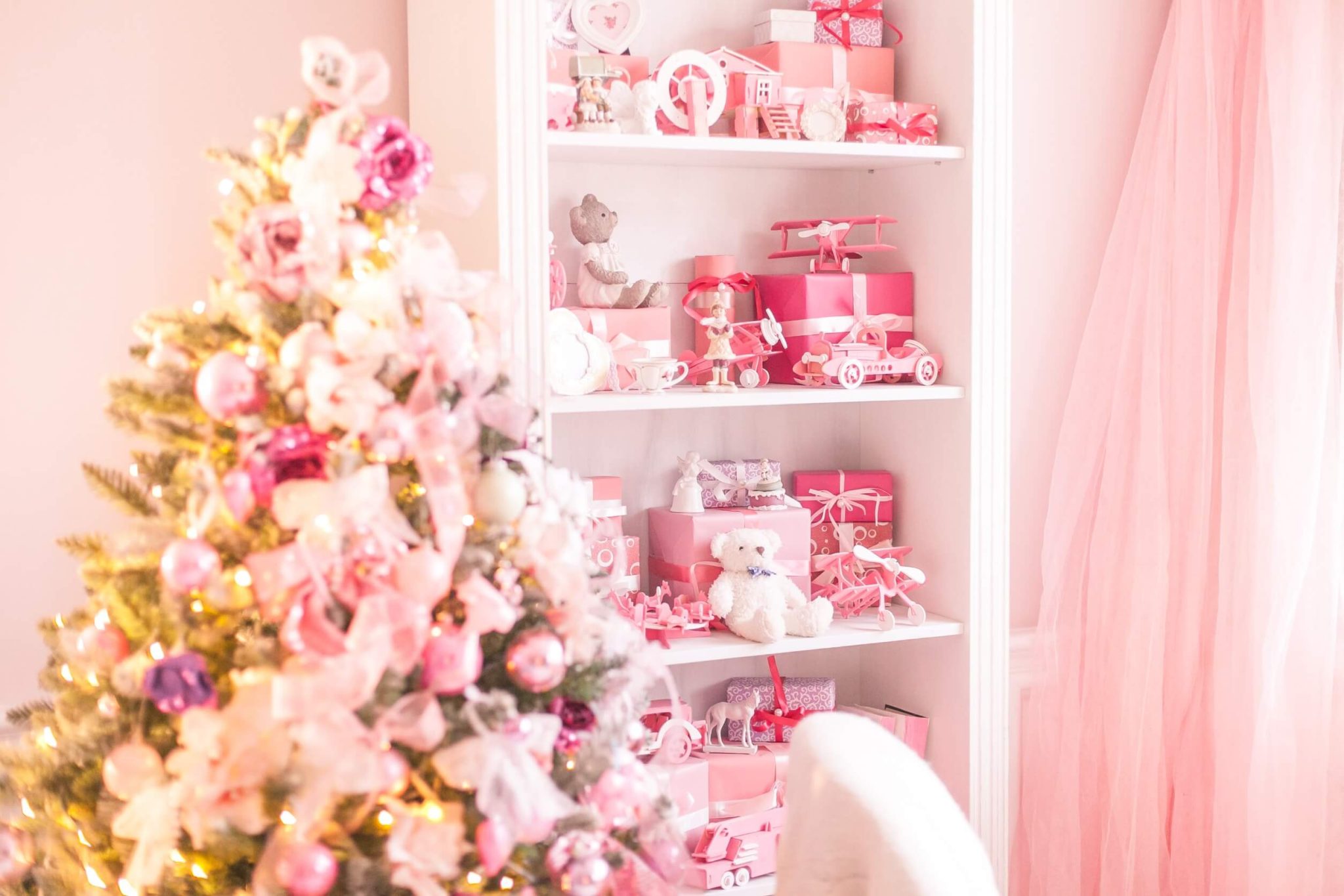 pink-christmas-decor-ideas-for-a-pretty-holiday-season